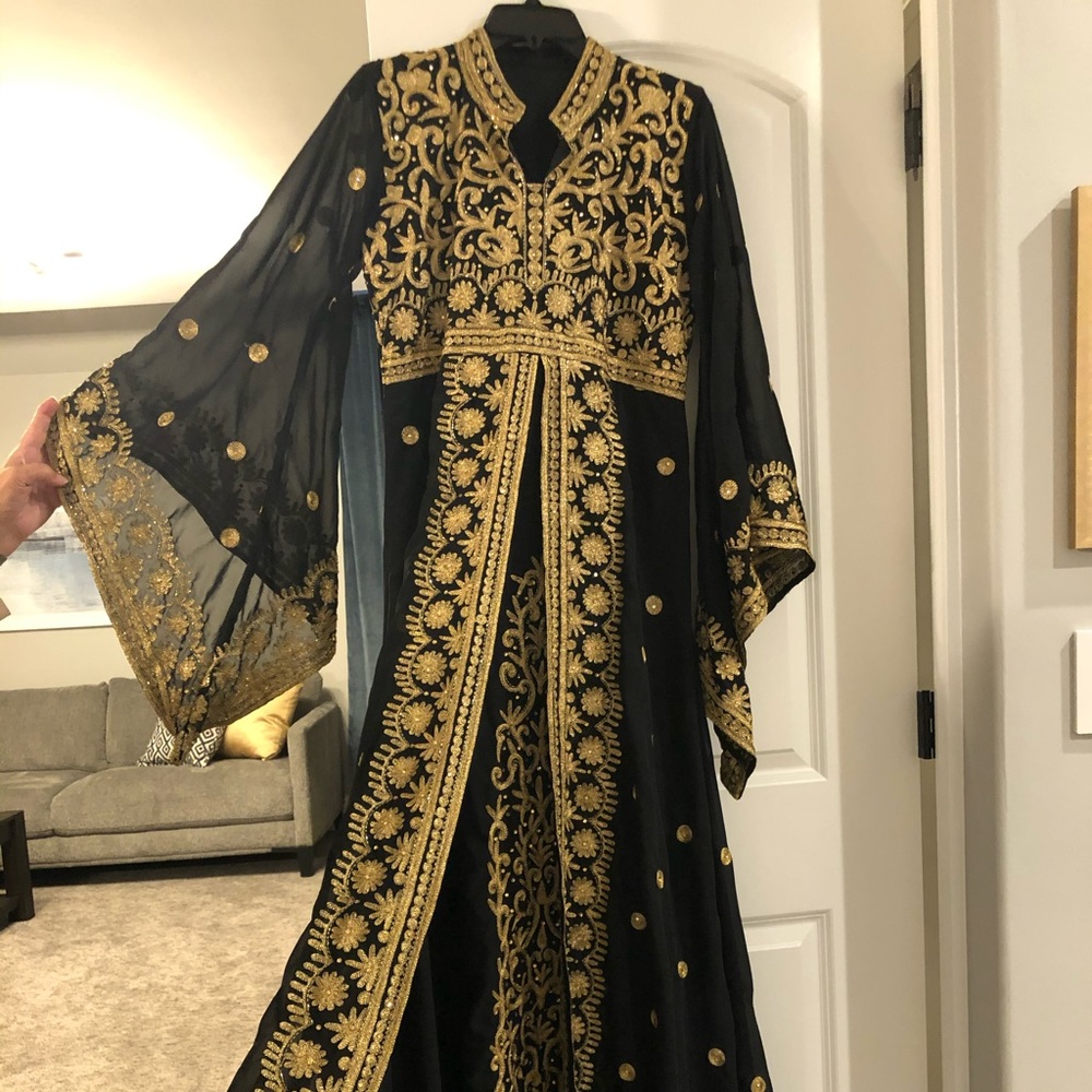Elegant black and gold kaftan, worn once ONLY!